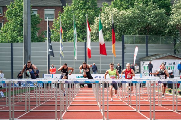 Nico Beckers (LAV Bayer Uerdingen/Dormagen), Tim Nowak (SSV Ulm 1846), Marcel Meyer (Hannover 96), Simon Ehammer (SUI), Marcus Nilsson (SWE), Luca Dieckmann (SSV Ulm 1846) ueber 110m Huerden am 08.05.2022 beim Stadtwerke Ratingen Mehrkampf-Meeting 2022 in Ratingen